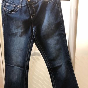 Worn Once- Maurice’s “Ellie” darkwash jeans 9/10